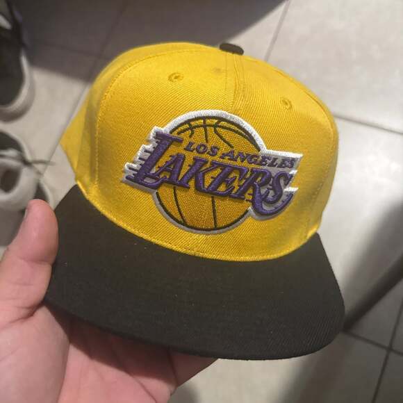 Los Angeles Lakers Snapback Hat, Yellow and Black NBA Cap - Picture 5 of 11